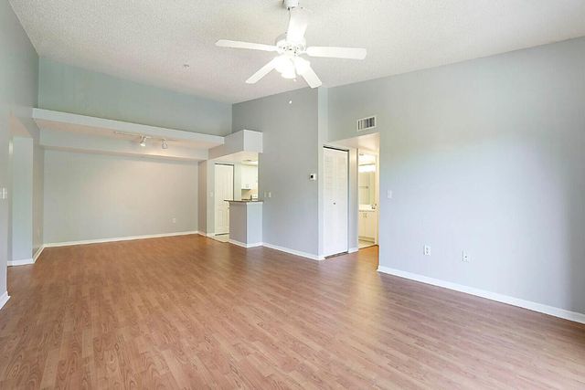 100 Crestwood Court N 113, Royal Palm Beach, FL 33411