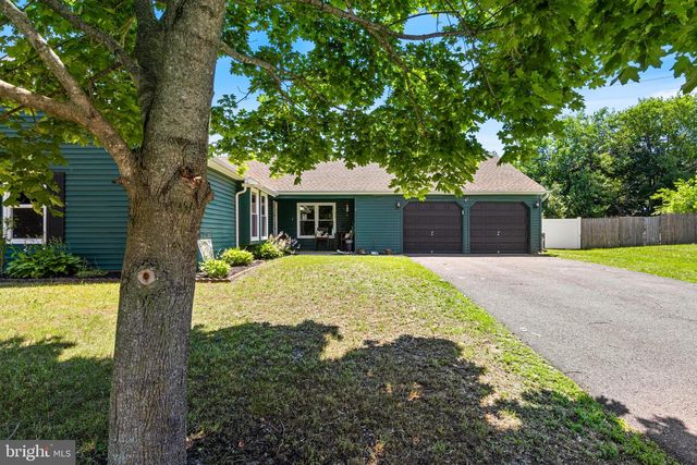 4 AINSWORTH LN, Sicklerville, NJ 08081