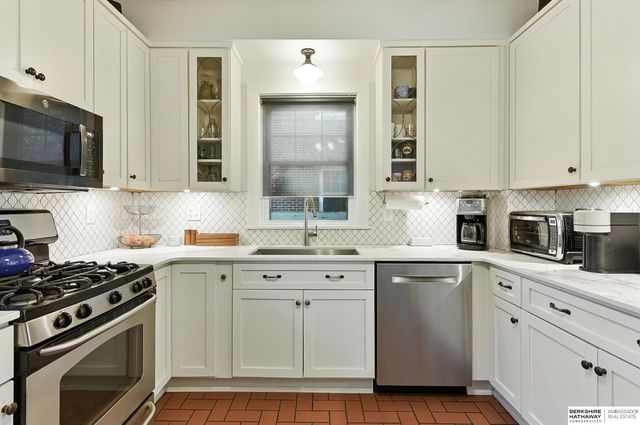 102 N 54th Street, Omaha, NE 68132