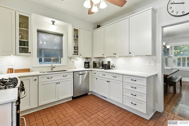 102 N 54th Street, Omaha, NE 68132