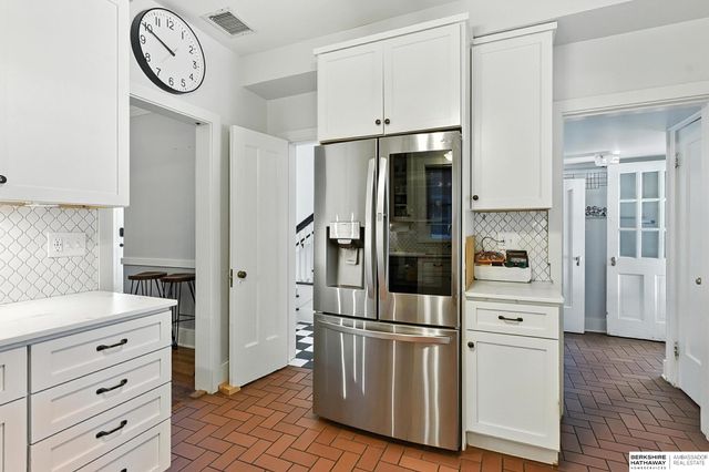 102 N 54th Street, Omaha, NE 68132