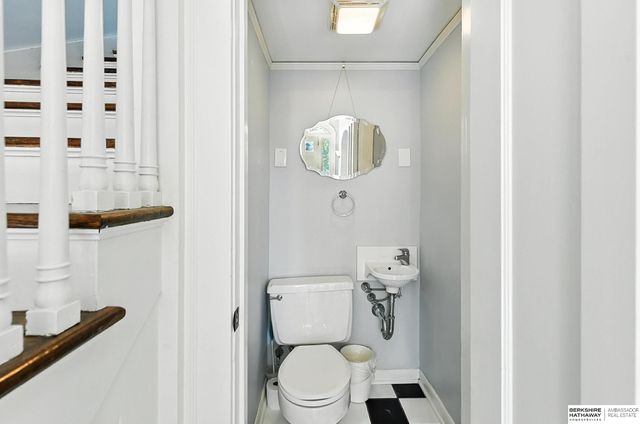 102 N 54th Street, Omaha, NE 68132