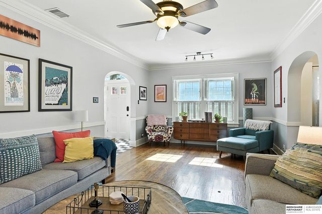 102 N 54th Street, Omaha, NE 68132