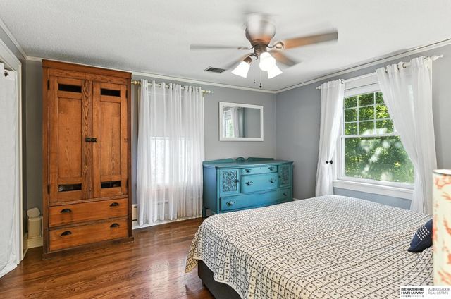 102 N 54th Street, Omaha, NE 68132