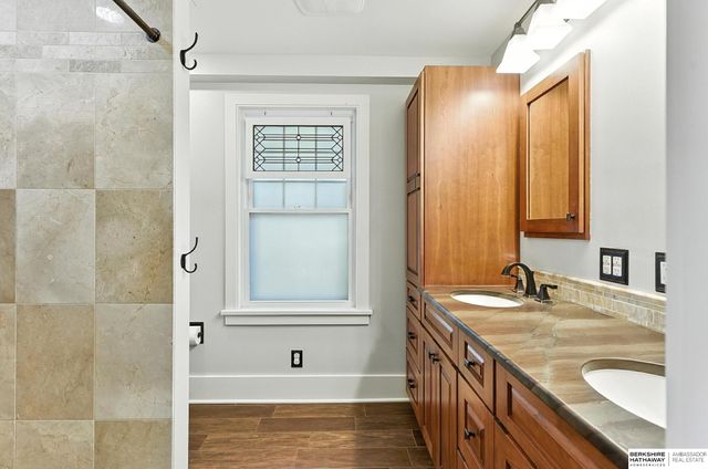 102 N 54th Street, Omaha, NE 68132