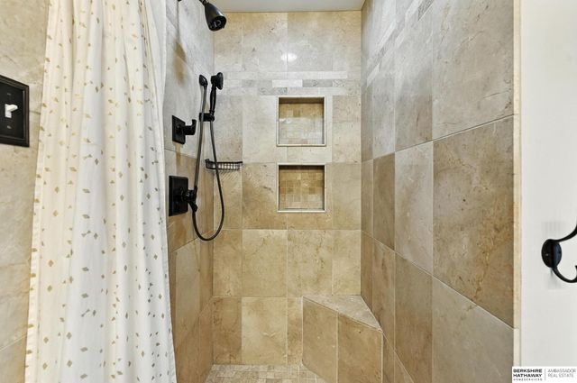 102 N 54th Street, Omaha, NE 68132