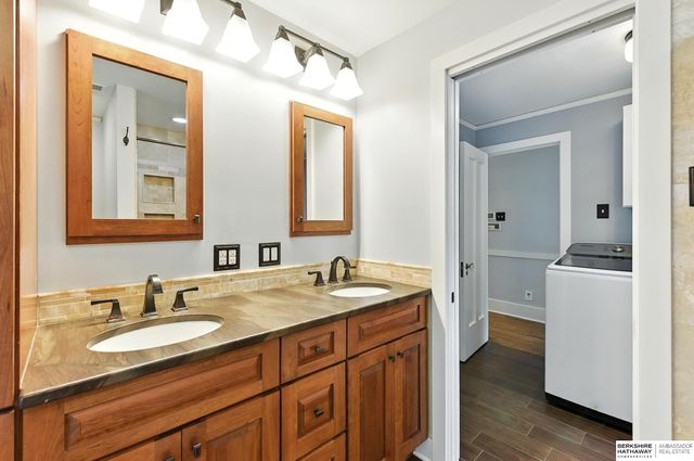 102 N 54th Street, Omaha, NE 68132