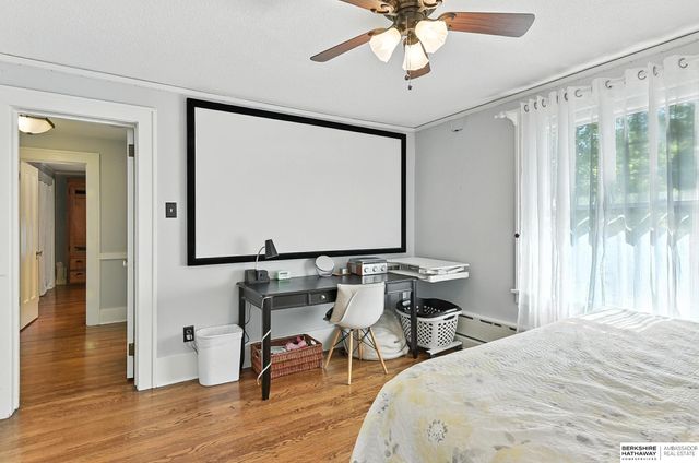 102 N 54th Street, Omaha, NE 68132