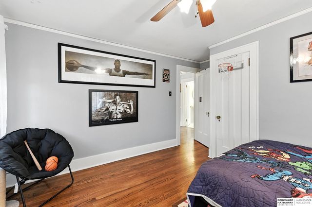 102 N 54th Street, Omaha, NE 68132