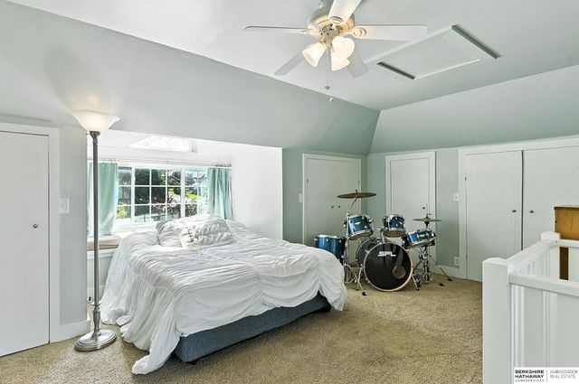 102 N 54th Street, Omaha, NE 68132