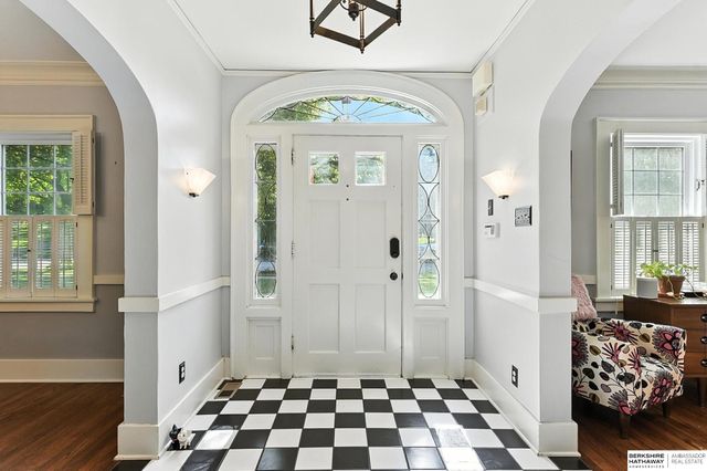 102 N 54th Street, Omaha, NE 68132