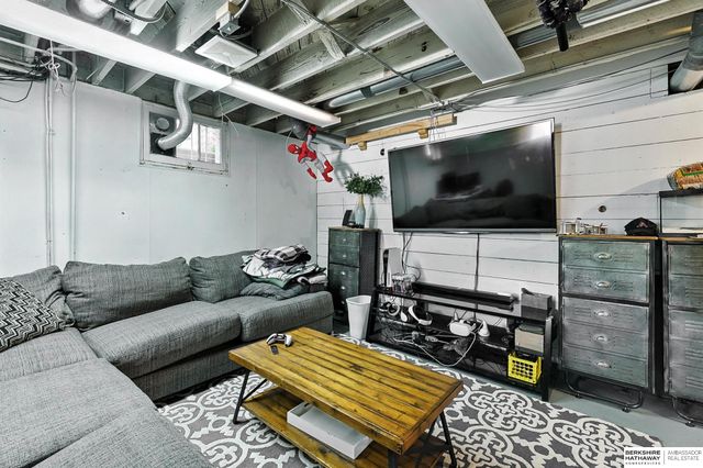 102 N 54th Street, Omaha, NE 68132