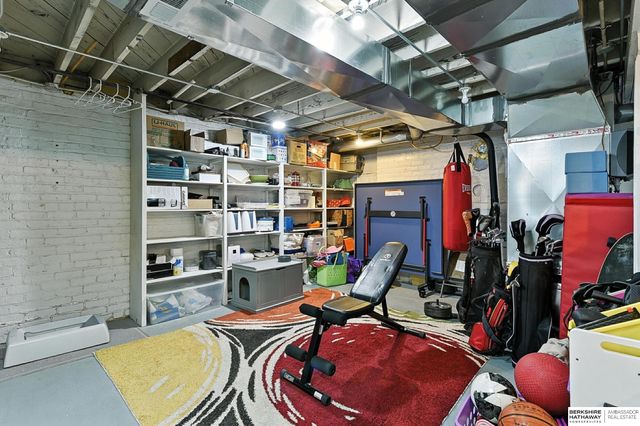 102 N 54th Street, Omaha, NE 68132