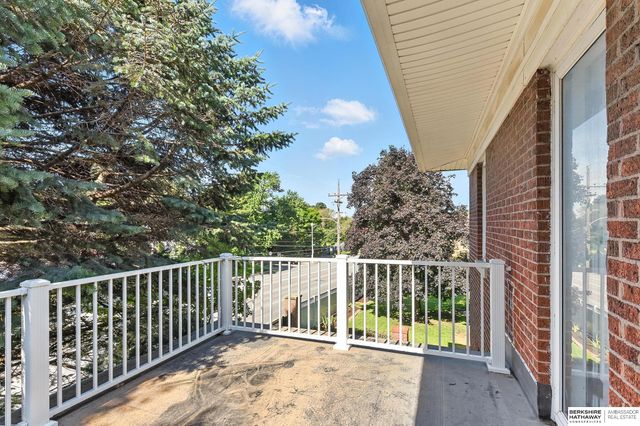 102 N 54th Street, Omaha, NE 68132