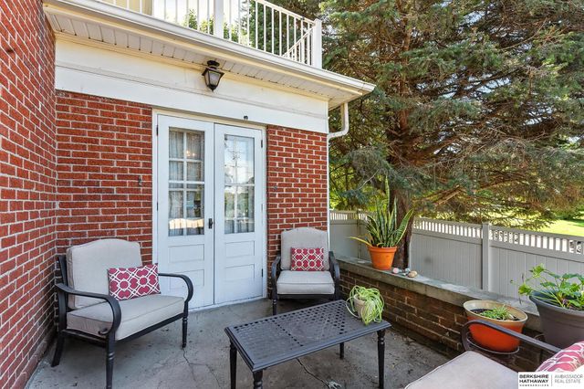 102 N 54th Street, Omaha, NE 68132