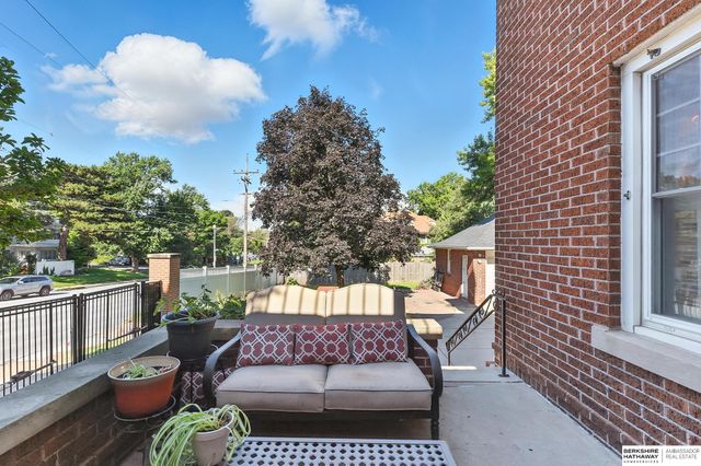 102 N 54th Street, Omaha, NE 68132