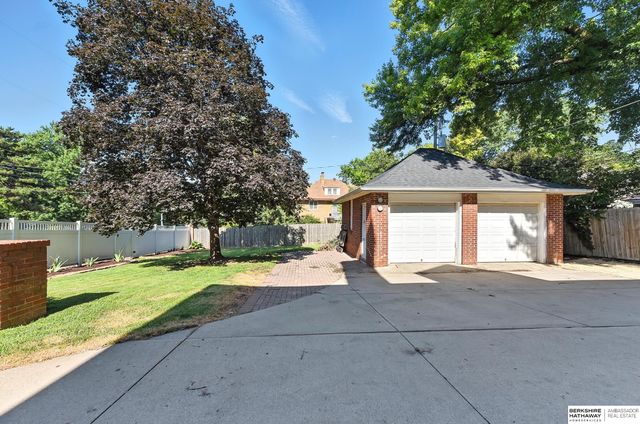 102 N 54th Street, Omaha, NE 68132