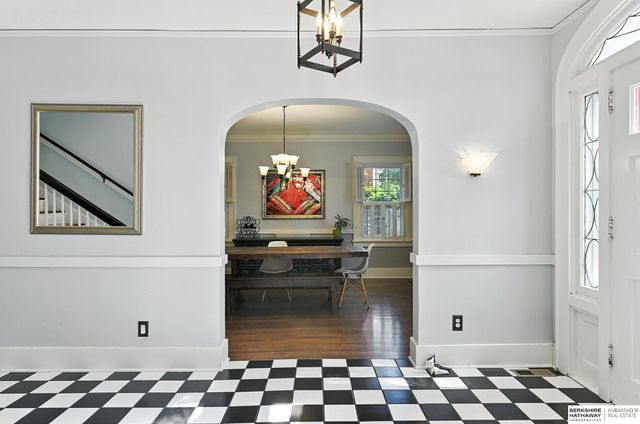 102 N 54th Street, Omaha, NE 68132