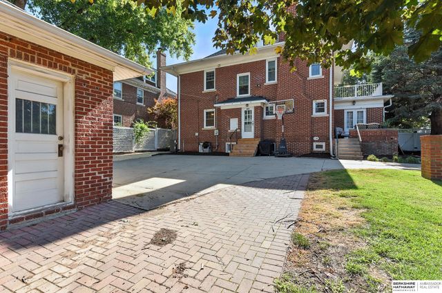 102 N 54th Street, Omaha, NE 68132