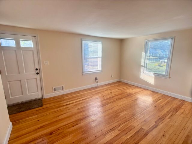 23 Midway St, Springfield, MA 01151