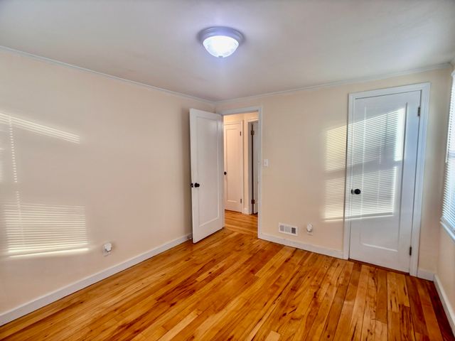 23 Midway St, Springfield, MA 01151
