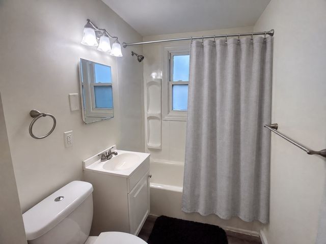 23 Midway St, Springfield, MA 01151