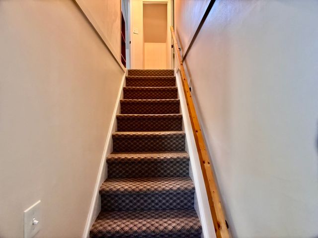 23 Midway St, Springfield, MA 01151