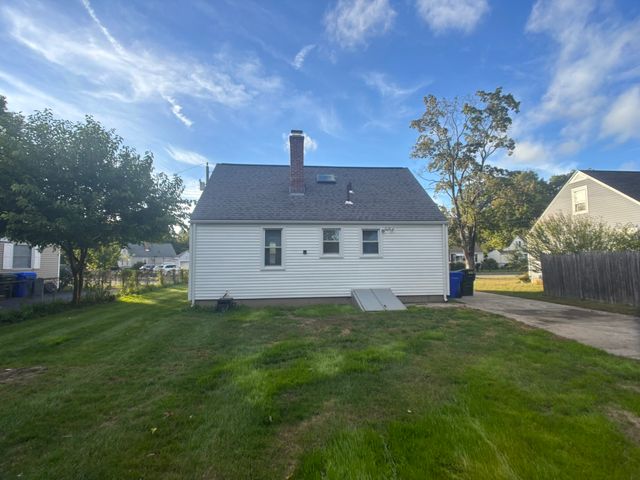 23 Midway St, Springfield, MA 01151