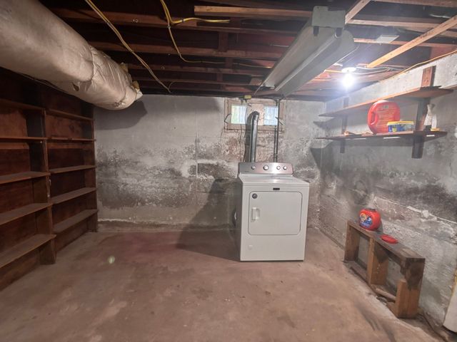 23 Midway St, Springfield, MA 01151
