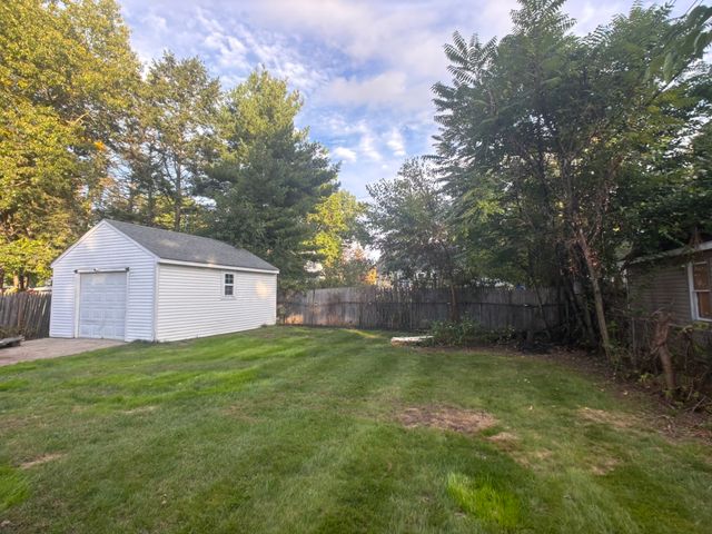 23 Midway St, Springfield, MA 01151