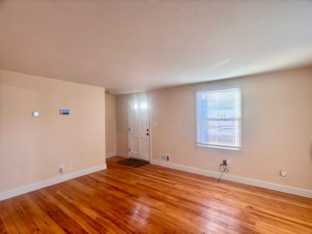 23 Midway St, Springfield, MA 01151