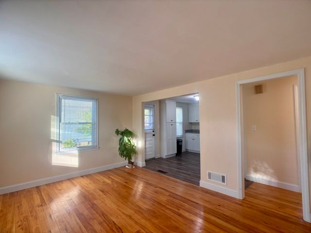 23 Midway St, Springfield, MA 01151