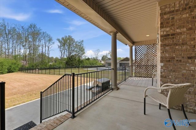 221 Coach Lamp Drive, Madison, AL 35758