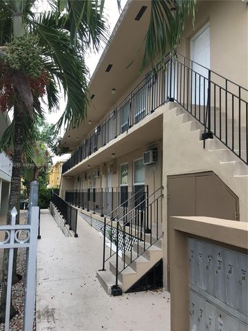 960 Biarritz Dr 14, Miami Beach, FL 33141