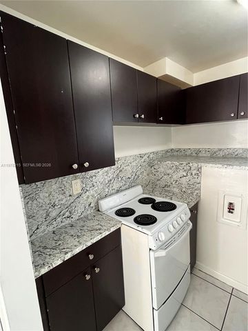 960 Biarritz Dr 14, Miami Beach, FL 33141