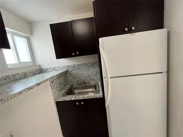 960 Biarritz Dr 14, Miami Beach, FL 33141