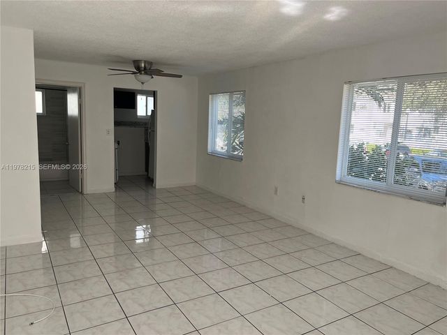 960 Biarritz Dr 14, Miami Beach, FL 33141