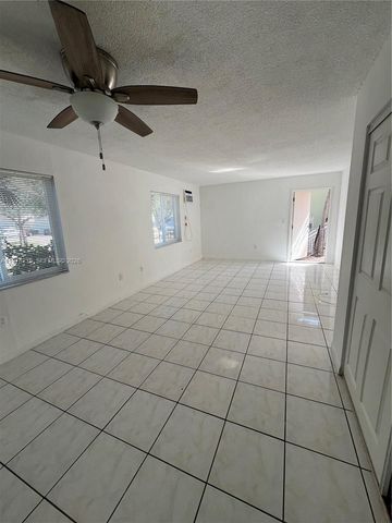 960 Biarritz Dr 14, Miami Beach, FL 33141