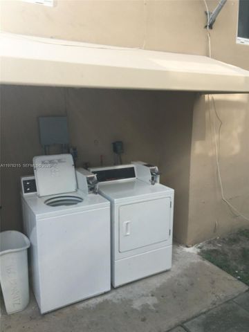 960 Biarritz Dr 14, Miami Beach, FL 33141