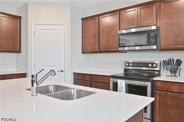 10792 Firebush CIR, North Fort Myers, FL 33917