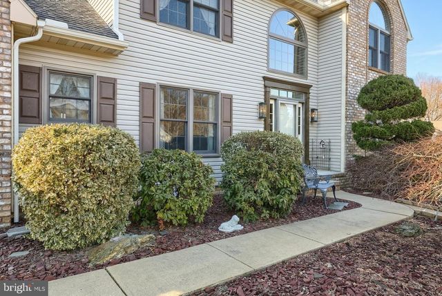 15 MEADOW ST, New Freedom, PA 17349