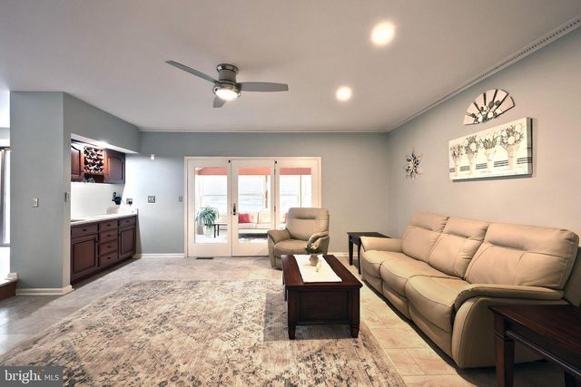 15 MEADOW ST, New Freedom, PA 17349