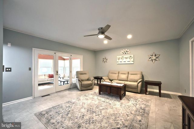 15 MEADOW ST, New Freedom, PA 17349