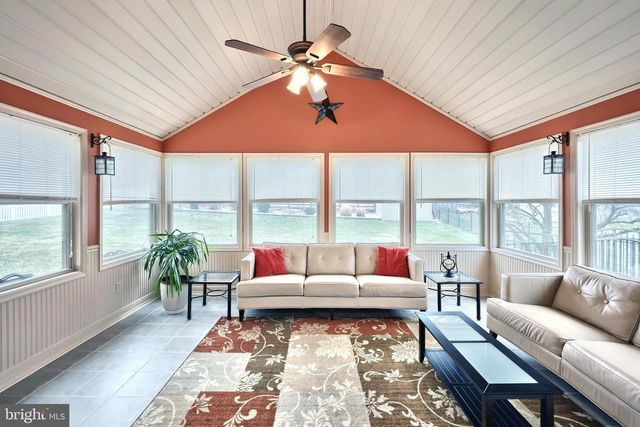 15 MEADOW ST, New Freedom, PA 17349