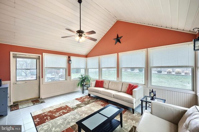 15 MEADOW ST, New Freedom, PA 17349