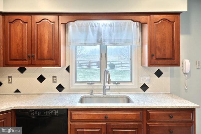 15 MEADOW ST, New Freedom, PA 17349