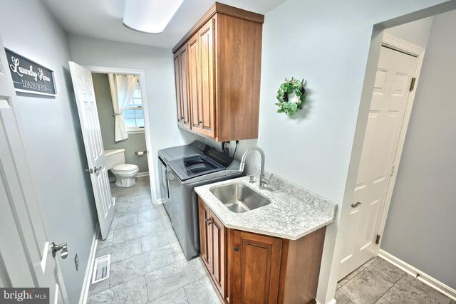 15 MEADOW ST, New Freedom, PA 17349