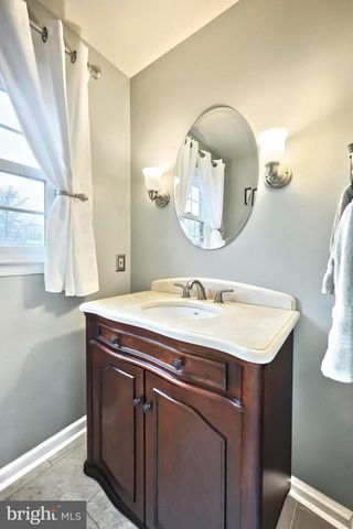 15 MEADOW ST, New Freedom, PA 17349