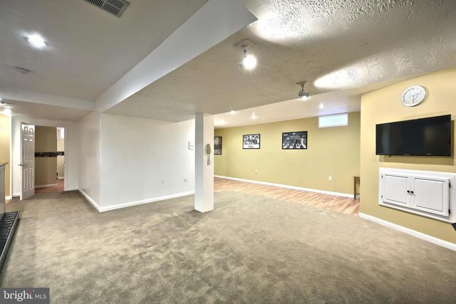 15 MEADOW ST, New Freedom, PA 17349