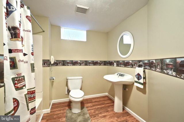 15 MEADOW ST, New Freedom, PA 17349